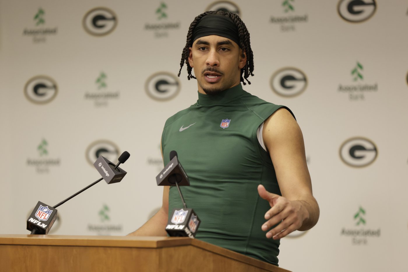 Eagles and Packers head into their wild-card matchup with QBs Hurts and Love fighting injuries | iNFOnews.ca Eagles and Packers head into their wild-card matchup with QBs Hurts and Love fighting injuries | iNFOnews.ca