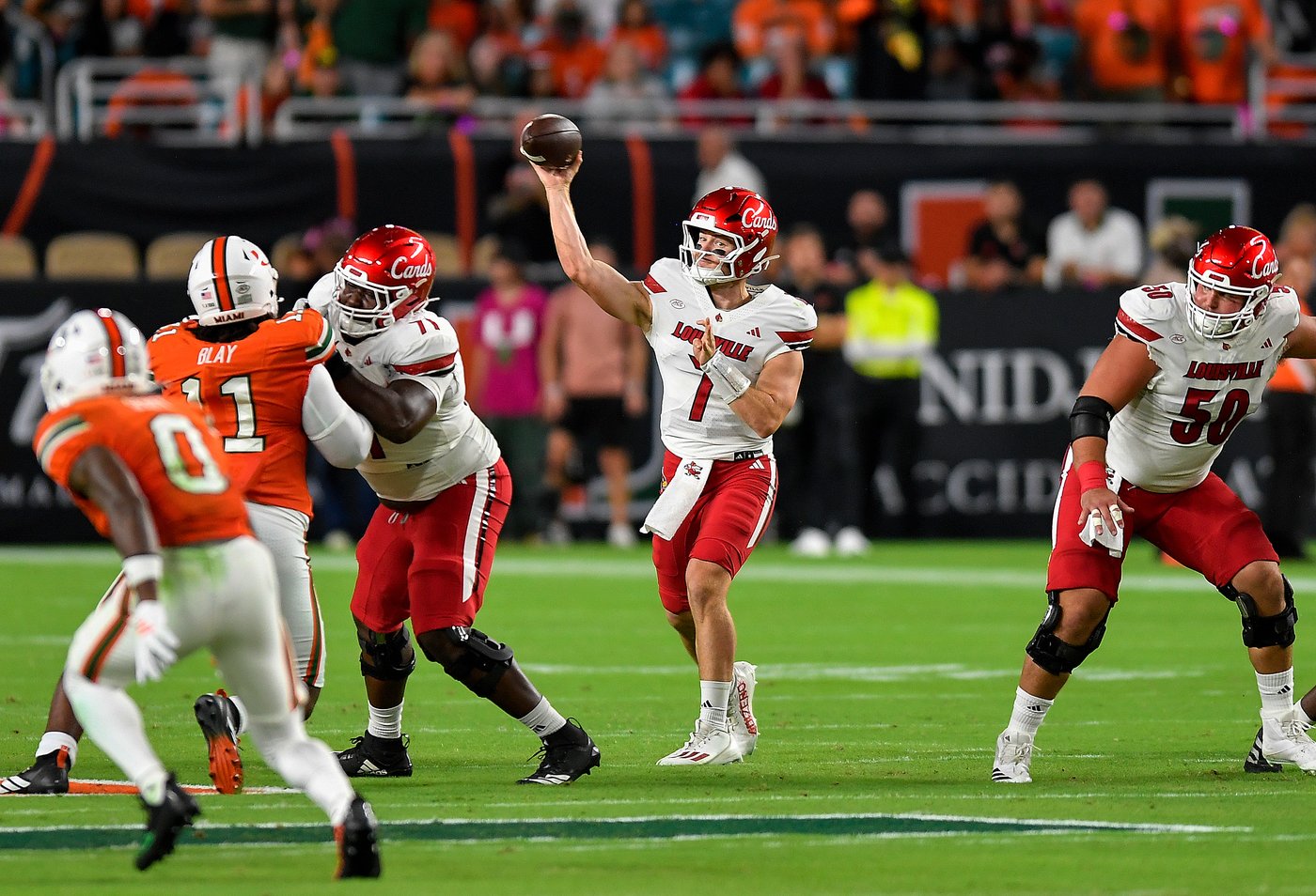 Louisville upsets Miami 24-21, ending Hurricanes' 10-game home winning streak | iNFOnews.ca