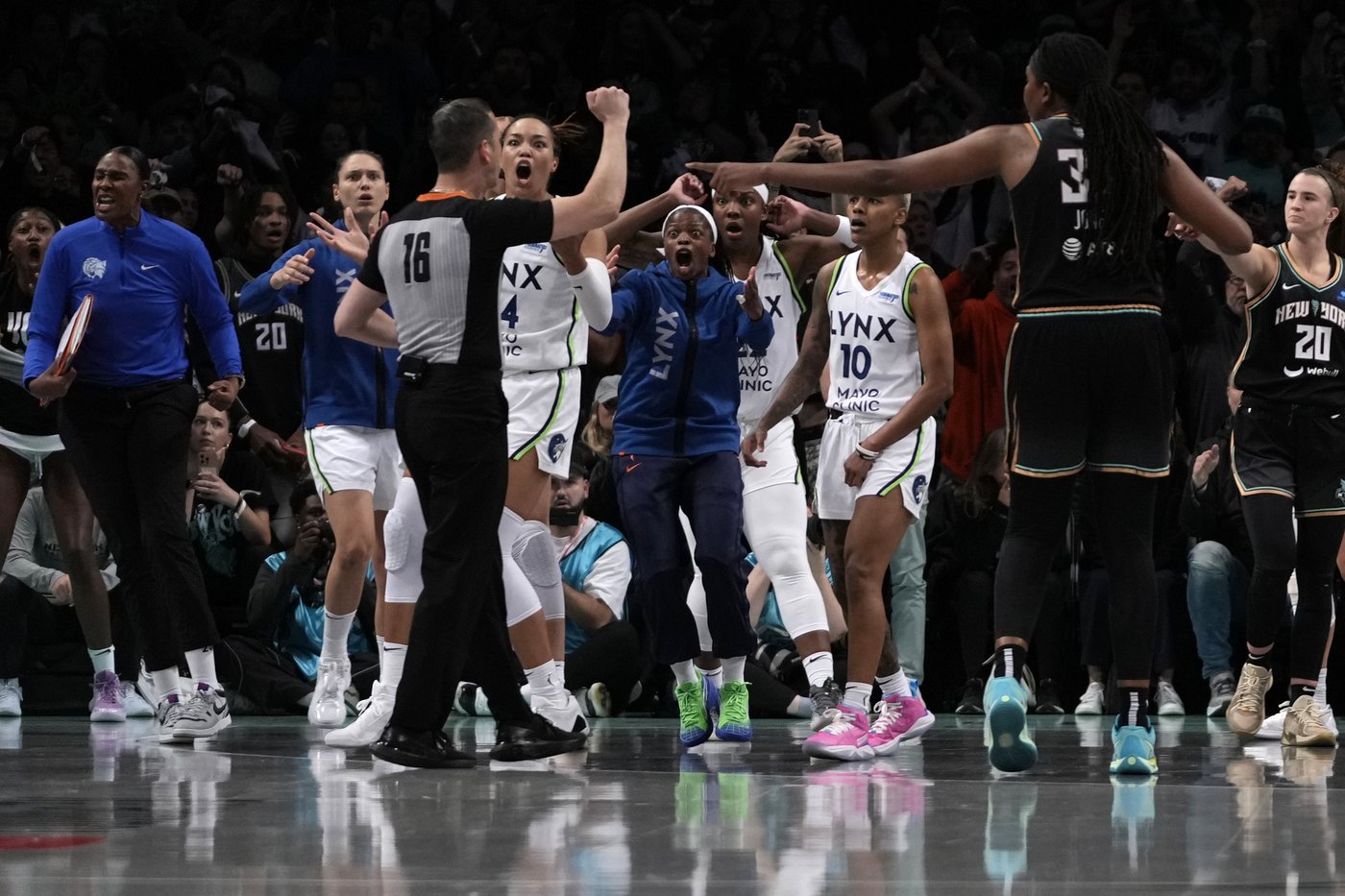 Minnesota Lynx win wild Game 1 of the WNBA Finals | iNFOnews.ca Minnesota Lynx win wild Game 1 of the WNBA Finals | iNFOnews.ca