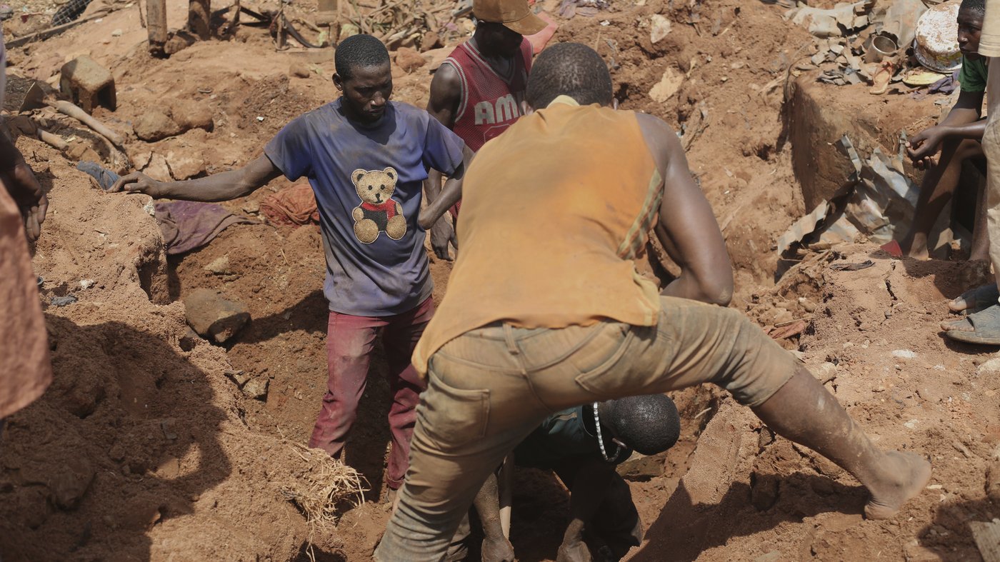 Teacher in Nigeria loses dozens of relatives and pupils in devastating floods | iNFOnews.ca