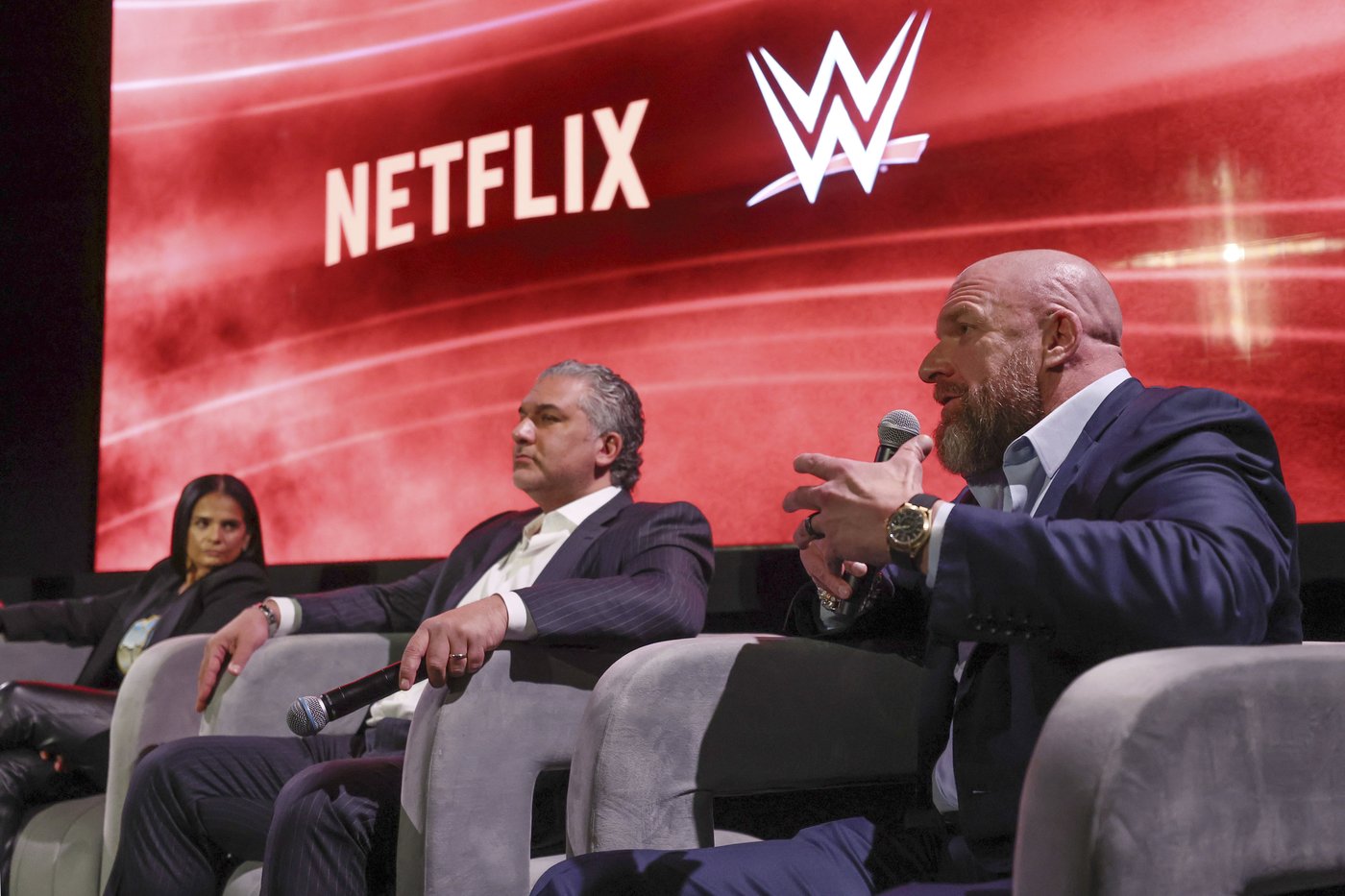 WWE's 'Monday Night RAW' Netflix debut averages 2.6M households in US, 4.9M globally | iNFOnews.ca WWE's 'Monday Night RAW' Netflix debut averages 2.6M households in US, 4.9M globally | iNFOnews.ca