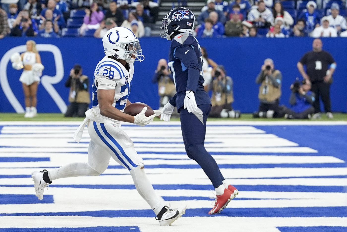 Jonathan Taylor rebounds with 218 yards, 3 TD runs as Colts hold off Titans 38-30 | iNFOnews.ca Jonathan Taylor rebounds with 218 yards, 3 TD runs as Colts hold off Titans 38-30 | iNFOnews.ca