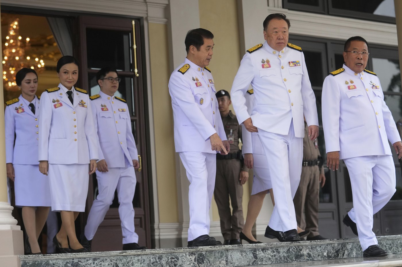 Thailand swears in new Cabinet including suspended prime minister | iNFOnews.ca