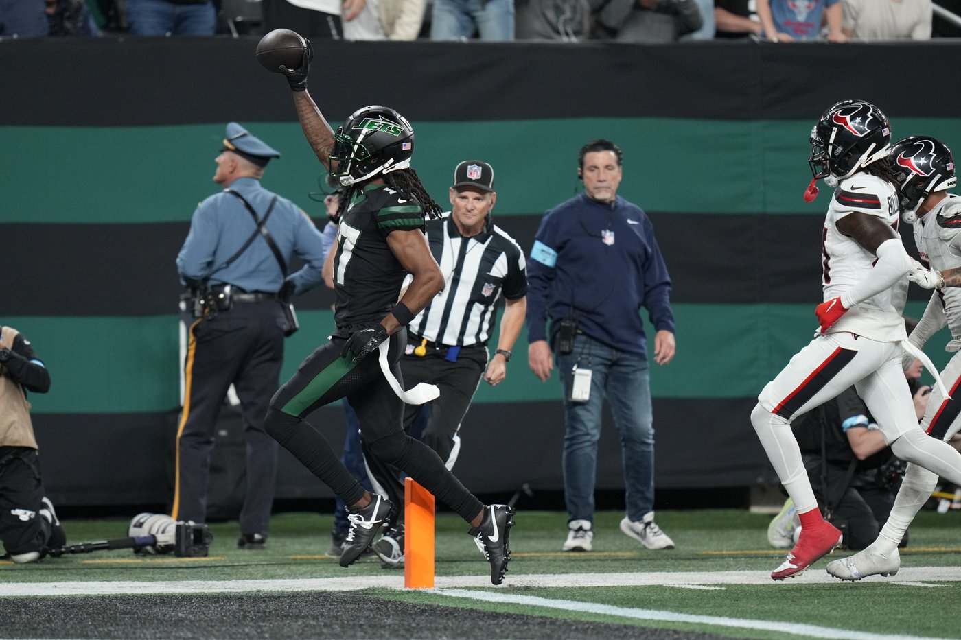Garrett Wilson makes eye-popping TD catch, Jets beat Texans 21-13 to snap 5-game skid | iNFOnews.ca Garrett Wilson makes eye-popping TD catch, Jets beat Texans 21-13 to snap 5-game skid | iNFOnews.ca