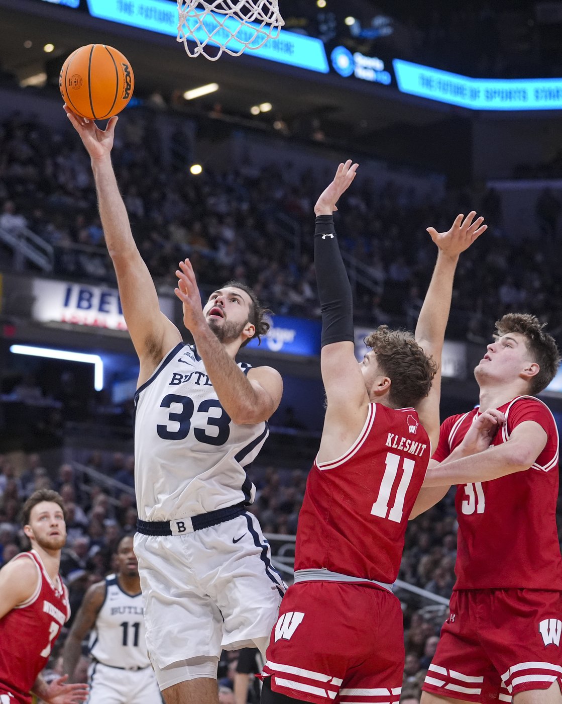 Nolan Winter scores a season-high 20 points to help No. 20 Wisconsin get past Butler 83-74 | iNFOnews.ca Nolan Winter scores a season-high 20 points to help No. 20 Wisconsin get past Butler 83-74 | iNFOnews.ca