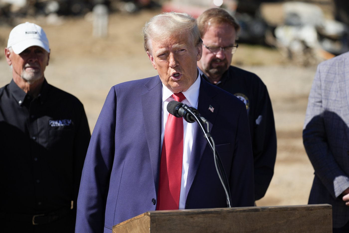 Trump makes more debunked claims about FEMA as he surveys storm damage in North Carolina | iNFOnews.ca Trump makes more debunked claims about FEMA as he surveys storm damage in North Carolina | iNFOnews.ca