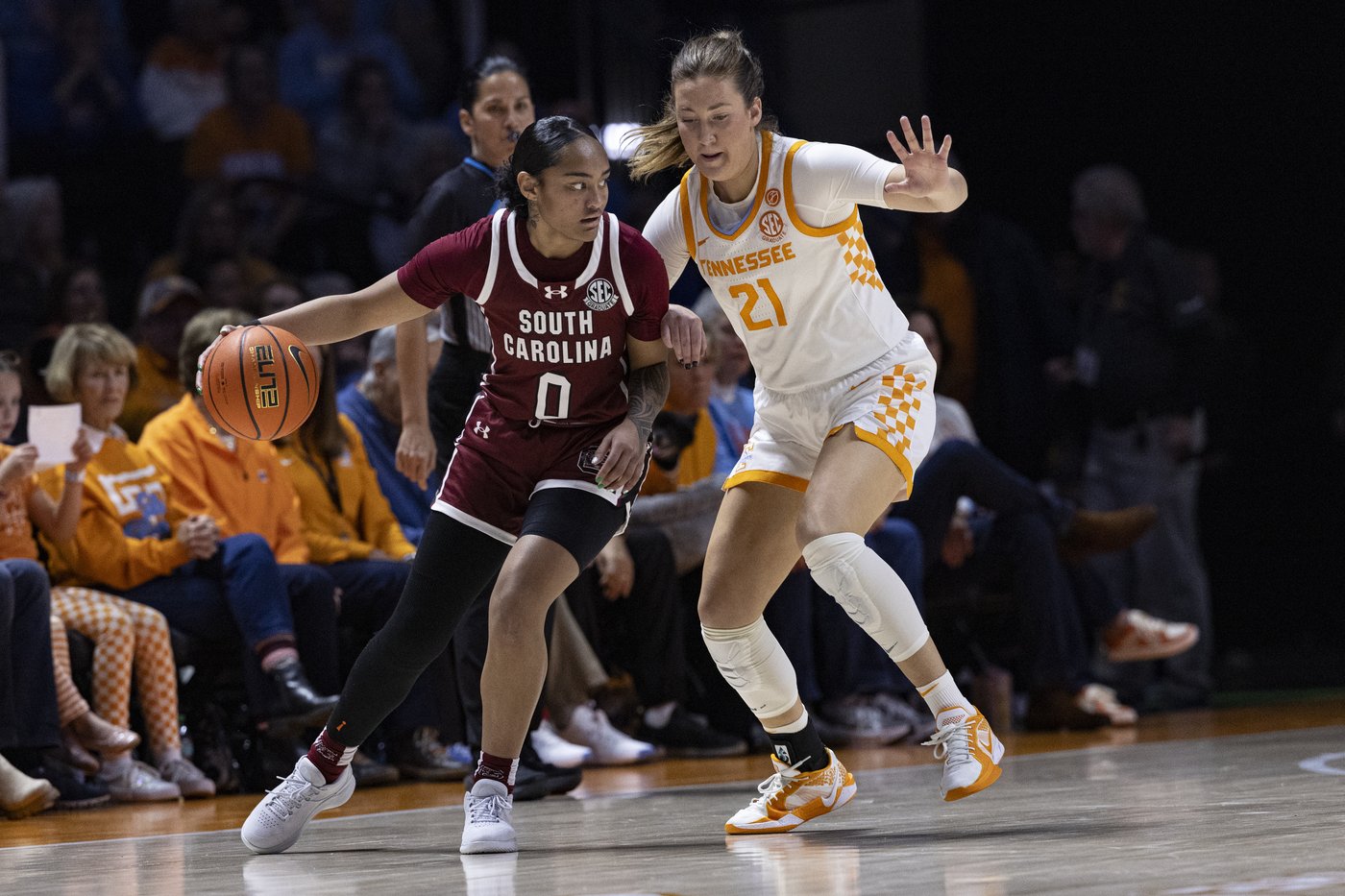 Joyce Edwards scores 18 to lead No. 2 South Carolina past No. 18 Tennessee 70-63 | iNFOnews.ca Joyce Edwards scores 18 to lead No. 2 South Carolina past No. 18 Tennessee 70-63 | iNFOnews.ca