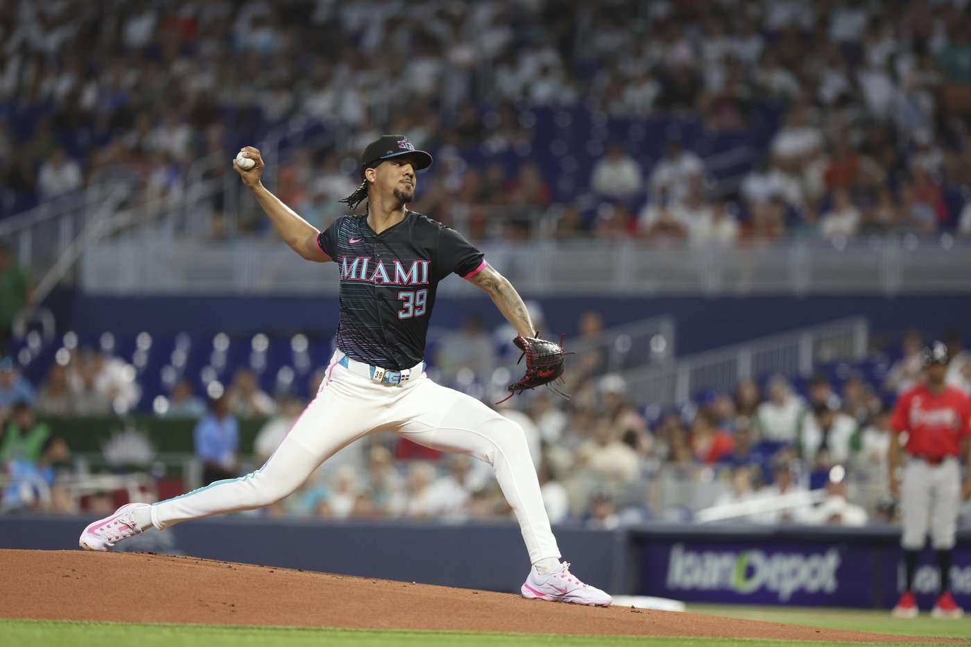 Acuña reaches base 4 times and Braves beat Marlins 7-0 | iNFOnews.ca