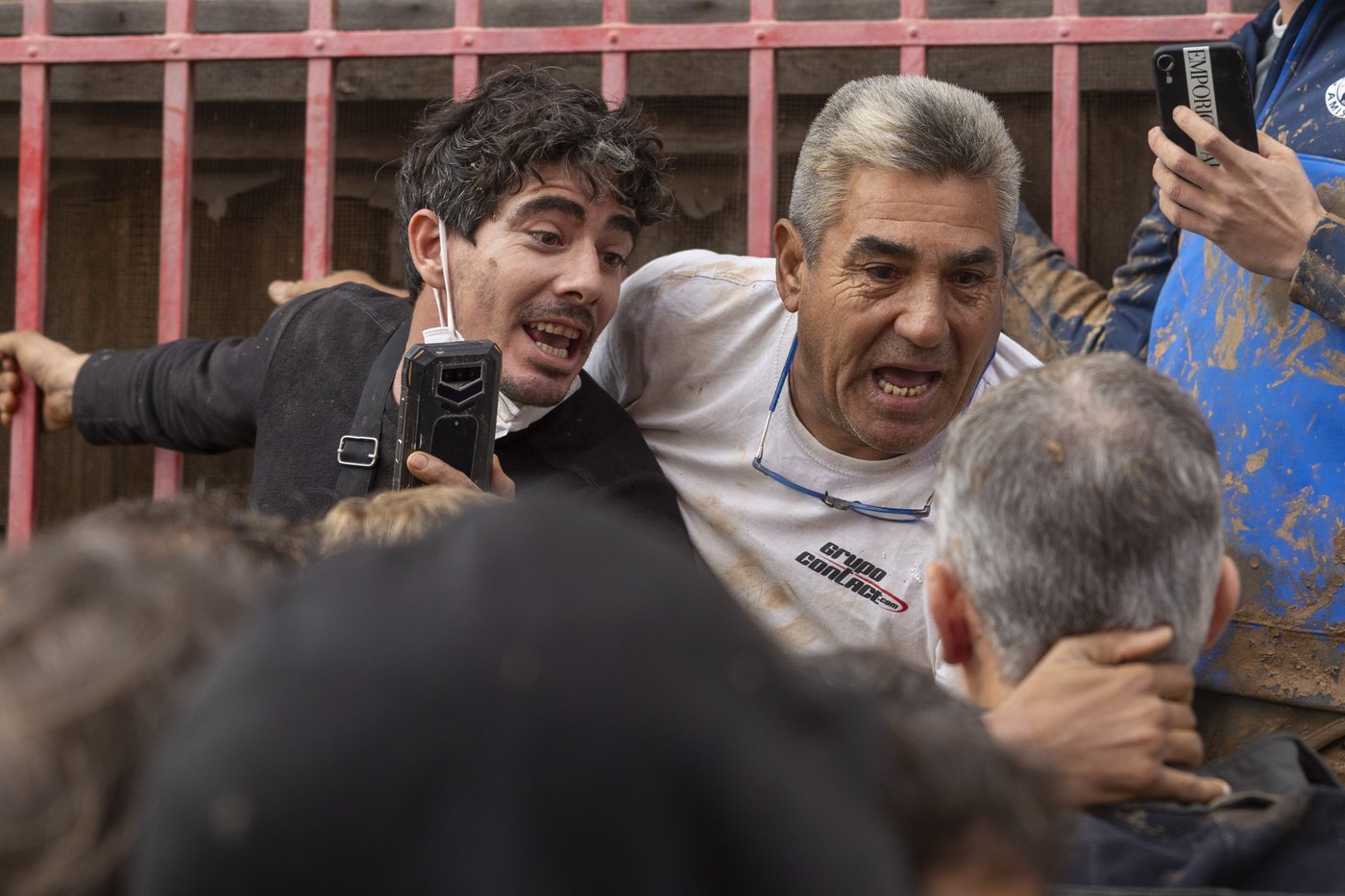 Spain flood survivors hurl mud at the royals and top government officials | iNFOnews.ca Spain flood survivors hurl mud at the royals and top government officials | iNFOnews.ca