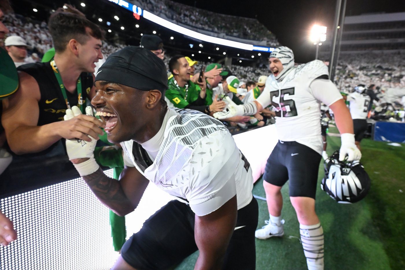 Oregon outlasts Penn State 30-24 in double overtime | iNFOnews.ca