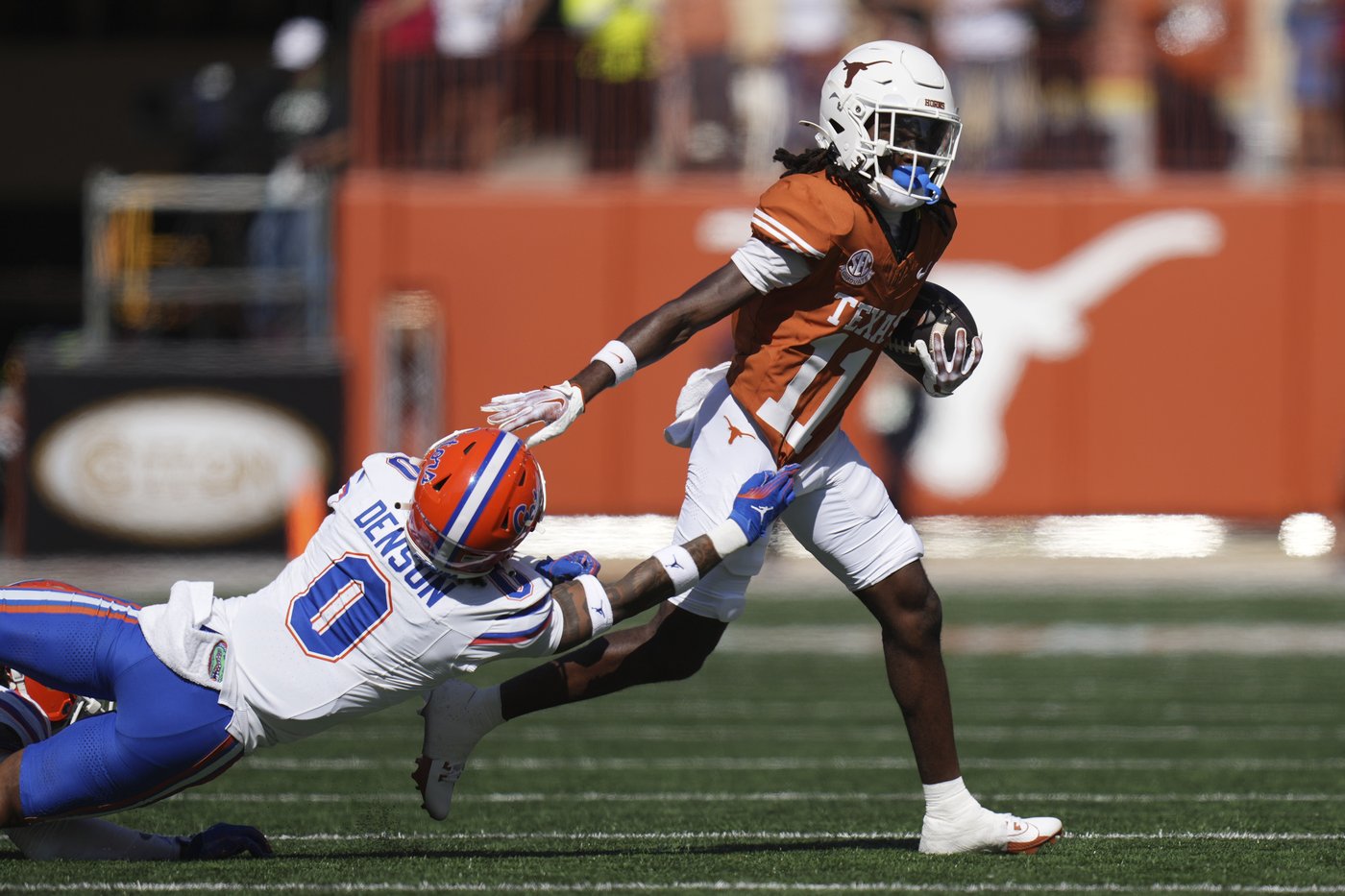 Ewers' 5 TD passes lead No. 5 Texas in 49-17 rout of struggling Florida | iNFOnews.ca Ewers' 5 TD passes lead No. 5 Texas in 49-17 rout of struggling Florida | iNFOnews.ca