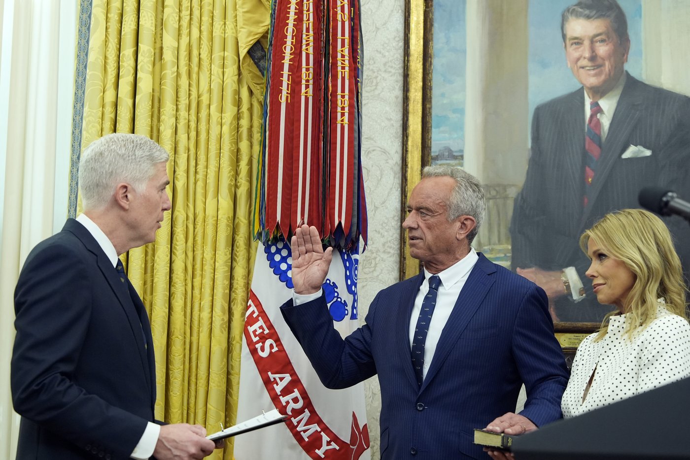 PHOTO COLLECTION: Robert F. Kennedy, Jr. Sworn In as Health and Human Services Secretary | iNFOnews.ca