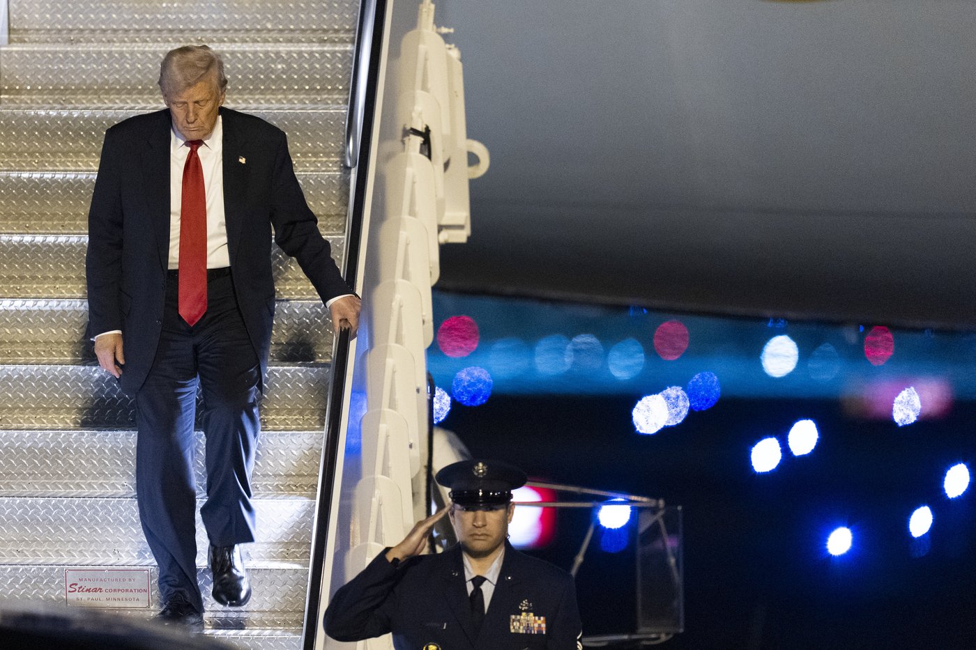 Federal judge blocks Trump administration from banning transgender people from military service | iNFOnews.ca