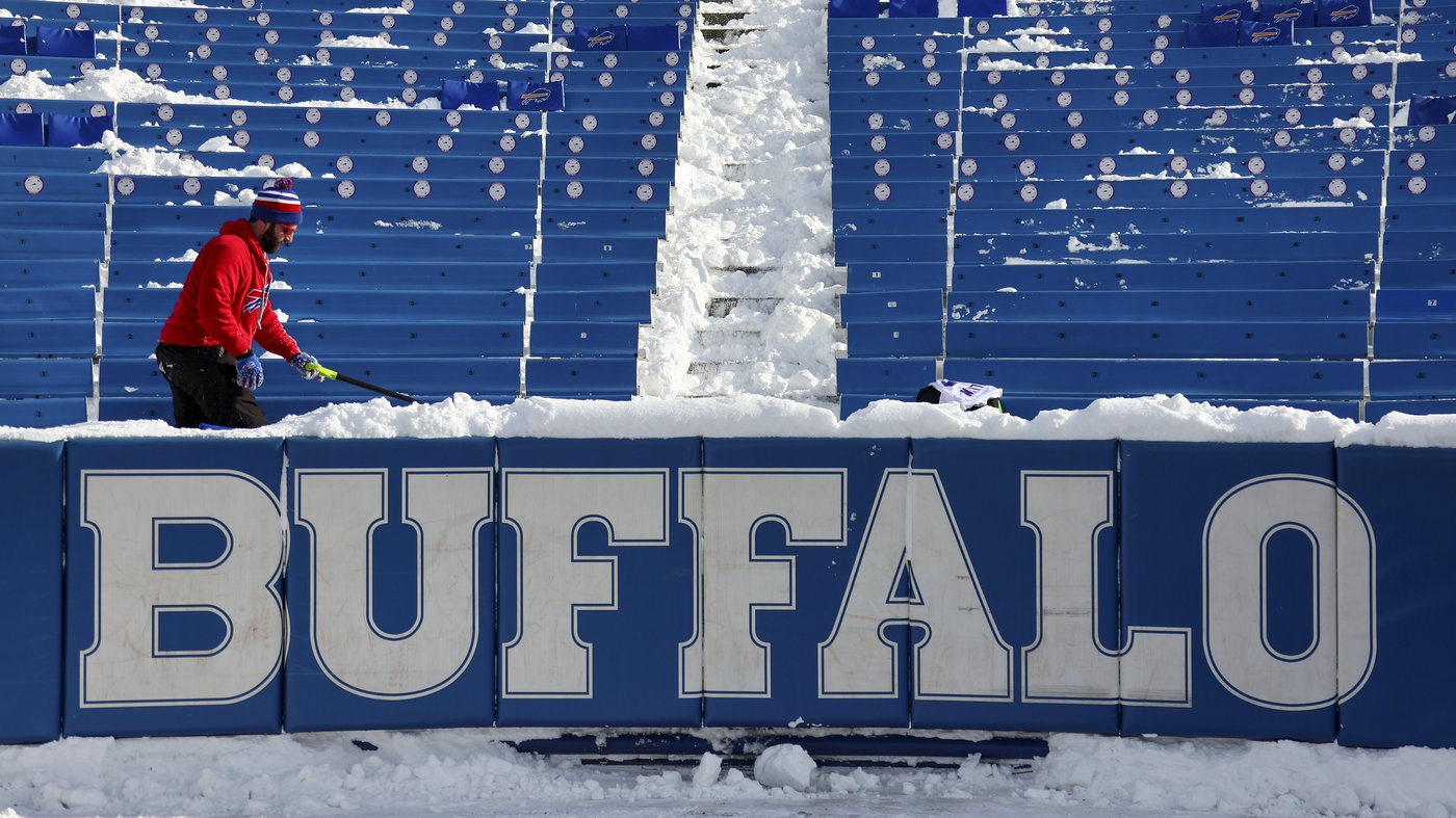 Bills brace for lake-effect storm that could dump more than 2 feet of snow before game against 49ers | iNFOnews.ca Bills brace for lake-effect storm that could dump more than 2 feet of snow before game against 49ers | iNFOnews.ca