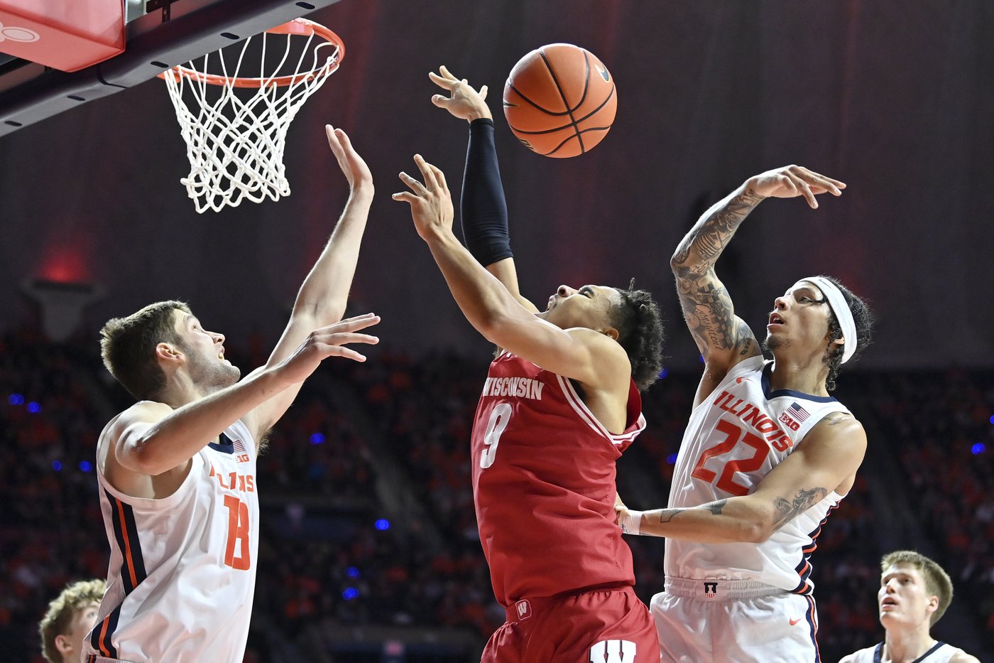 Kasparas Jakucionis scores 24 points and Tre White has 23 as Illinois beats No. 20 Wisconsin 86-80 | iNFOnews.ca
