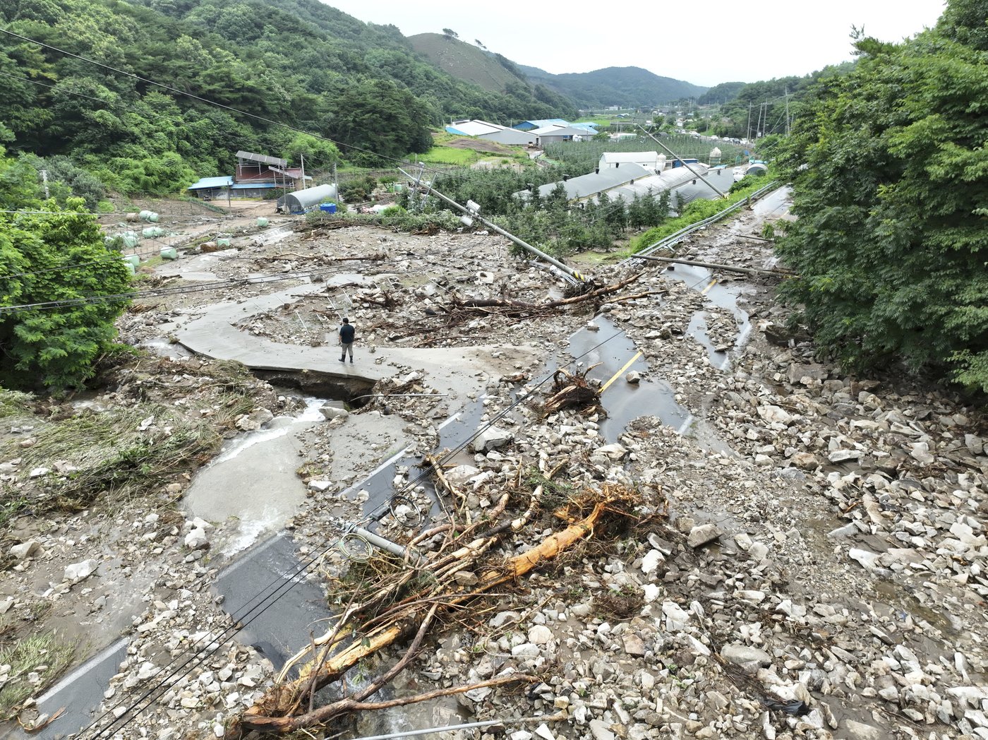 At least 4 dead and 1,300 evacuated after heavy rain in South Korea | iNFOnews.ca