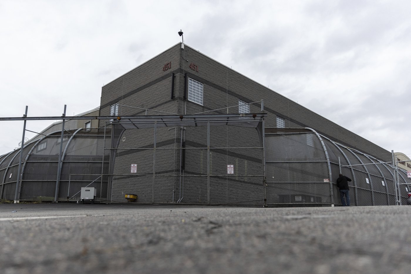 Officials arrest 1 of 2 detainees still missing from New Jersey immigration facility | iNFOnews.ca Officials arrest 1 of 2 detainees still missing from New Jersey immigration facility | iNFOnews.ca