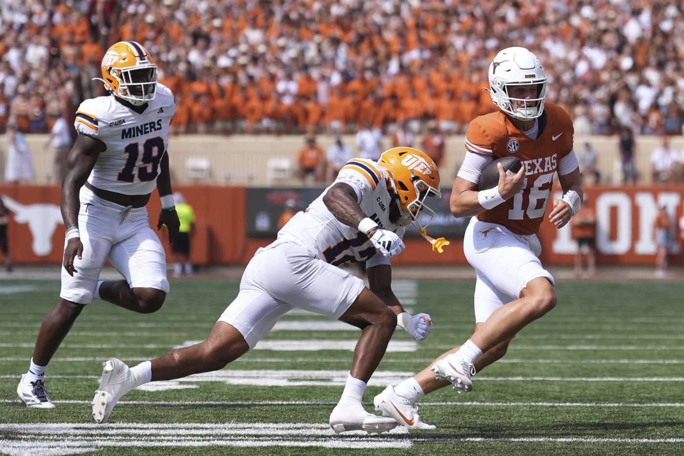 Manning runs for 2 touchdowns but struggles again in passing game as No. 7 Texas beats UTEP 27-10 | iNFOnews.ca