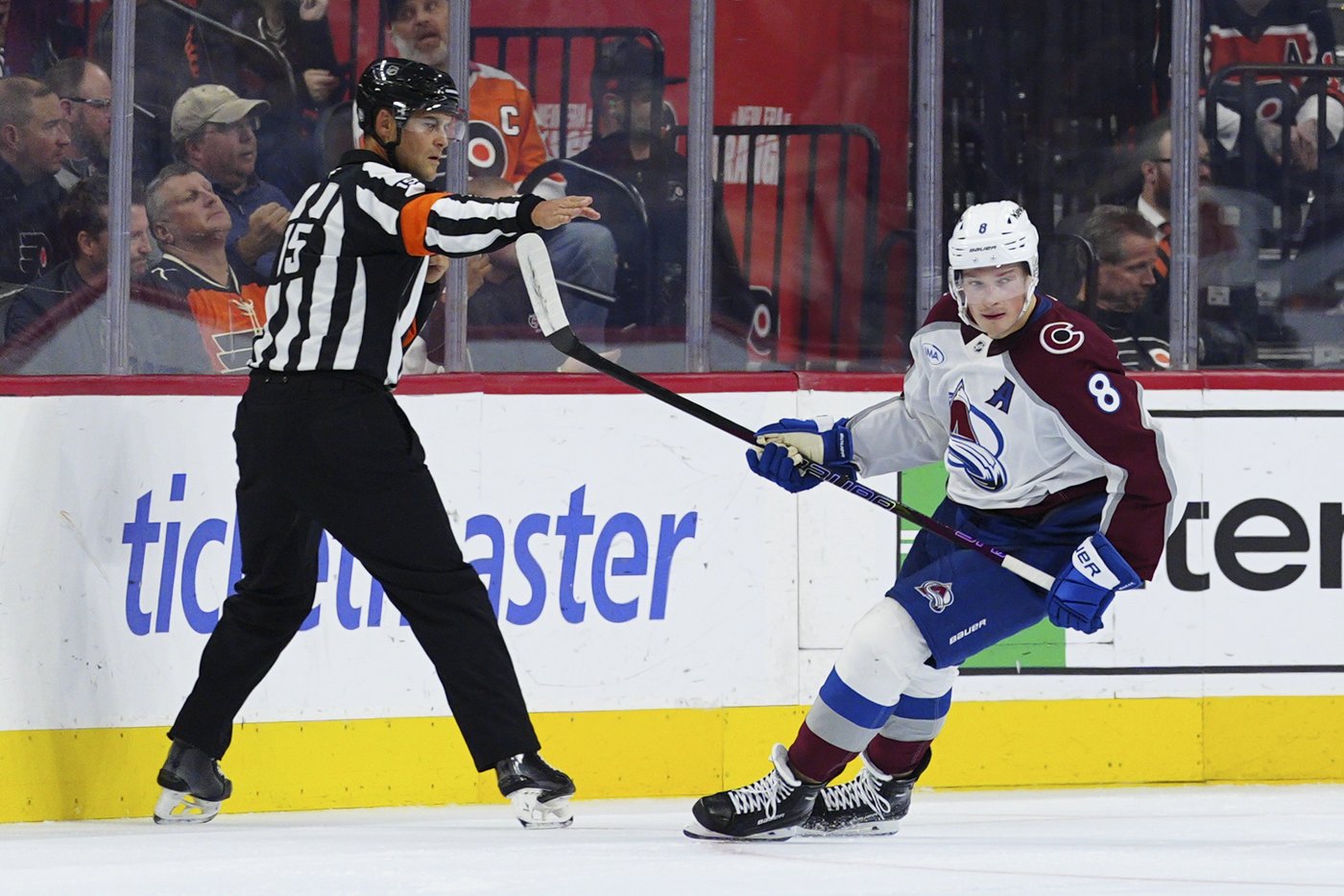 Makar scores 2 goals to lift Colorado past Flyers 3-2 in game marred by injured referee | iNFOnews.ca Makar scores 2 goals to lift Colorado past Flyers 3-2 in game marred by injured referee | iNFOnews.ca