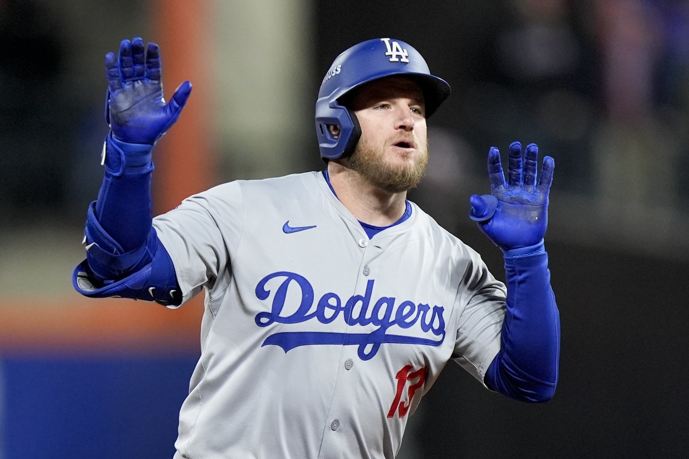 Max Muncy becomes first player to reach in 12 straight plate appearances in single postseason | iNFOnews.ca