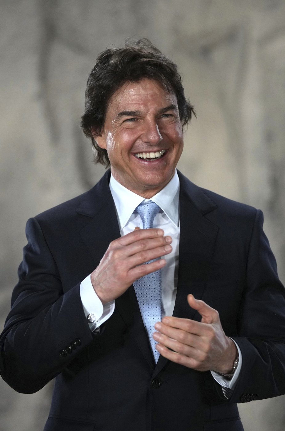 Tom Cruise gets a top U.S Navy honor for boosting the military with his screen roles | iNFOnews.ca