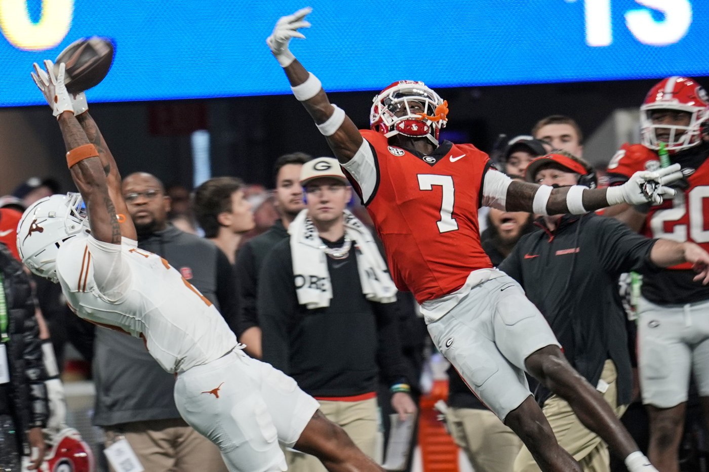 No. 5 Georgia pulls off another overtime stunner, beating No. 2 Texas 22-19 for SEC title | iNFOnews.ca No. 5 Georgia pulls off another overtime stunner, beating No. 2 Texas 22-19 for SEC title | iNFOnews.ca