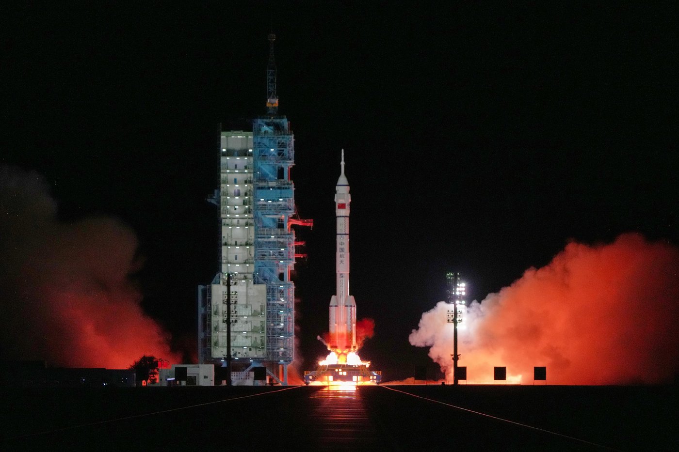 China's Shenzhou 21 docks with space station, sets the country's own speed record | iNFOnews.ca