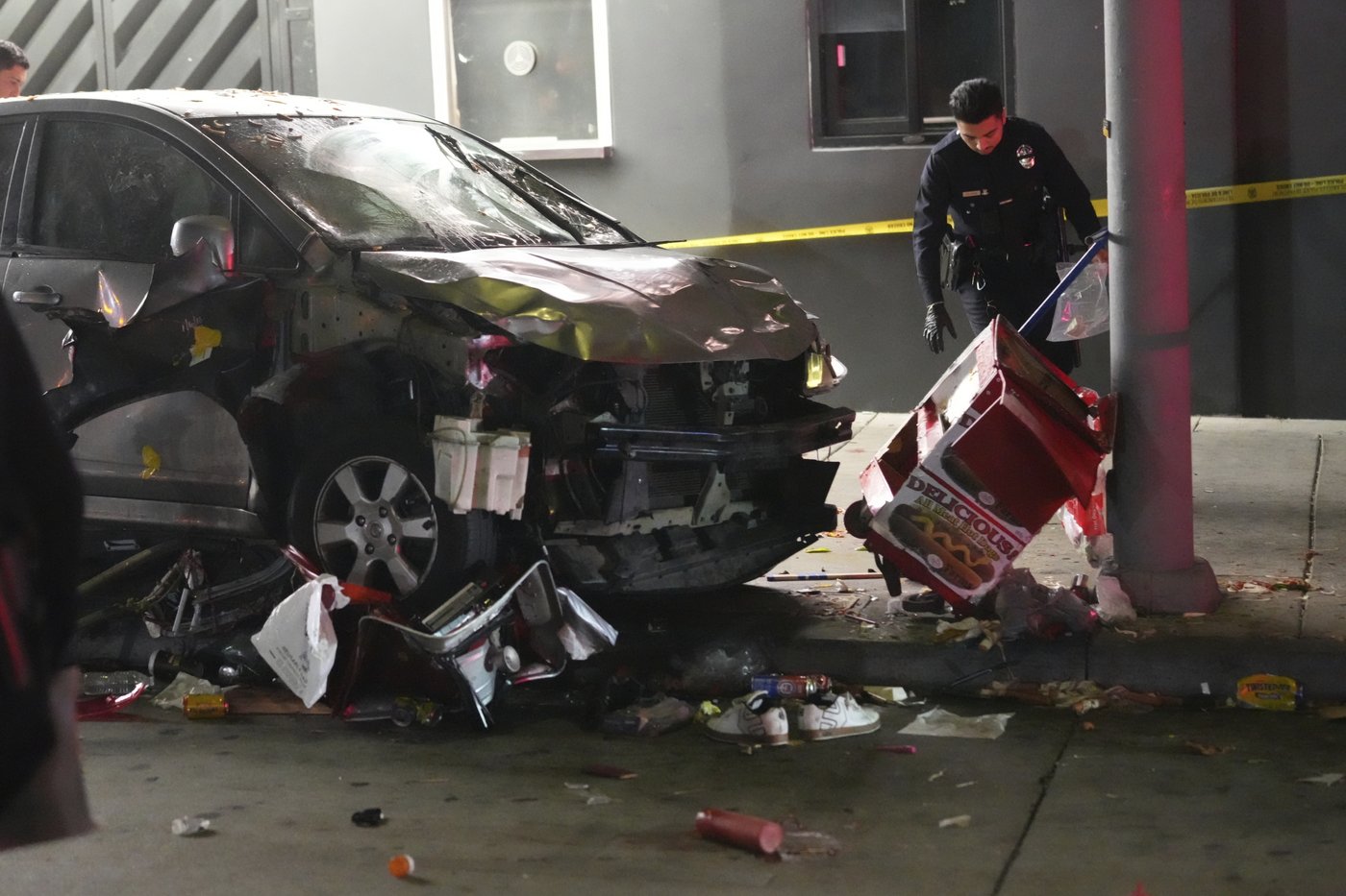 Authorities investigating LA shooting and crash that injured dozens ask for tips to find gunman | iNFOnews.ca