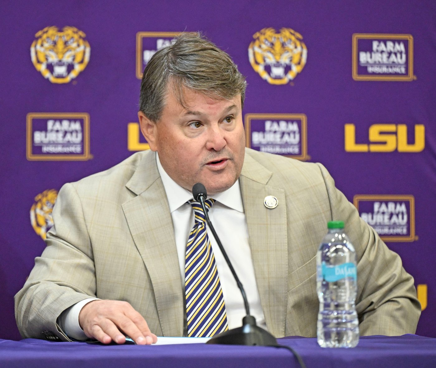 LSU fired its football coach and lost its athletic director in a week. What's going on? | iNFOnews.ca