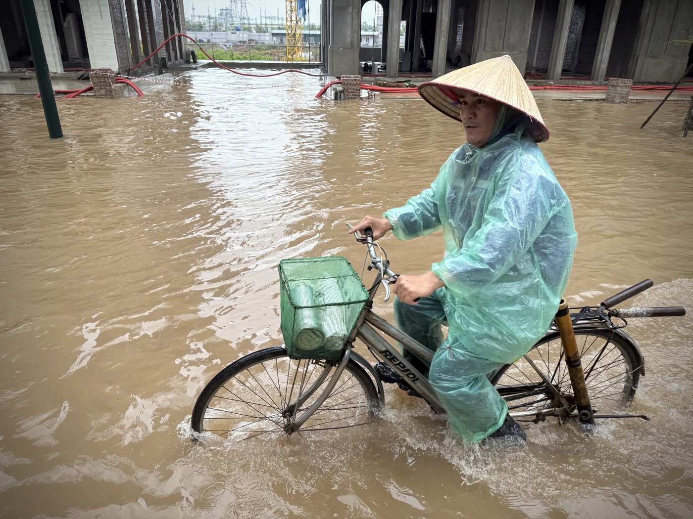 Heavy rain causes flooding, landslides and 8 deaths in Vietnam and Thailand | iNFOnews.ca
