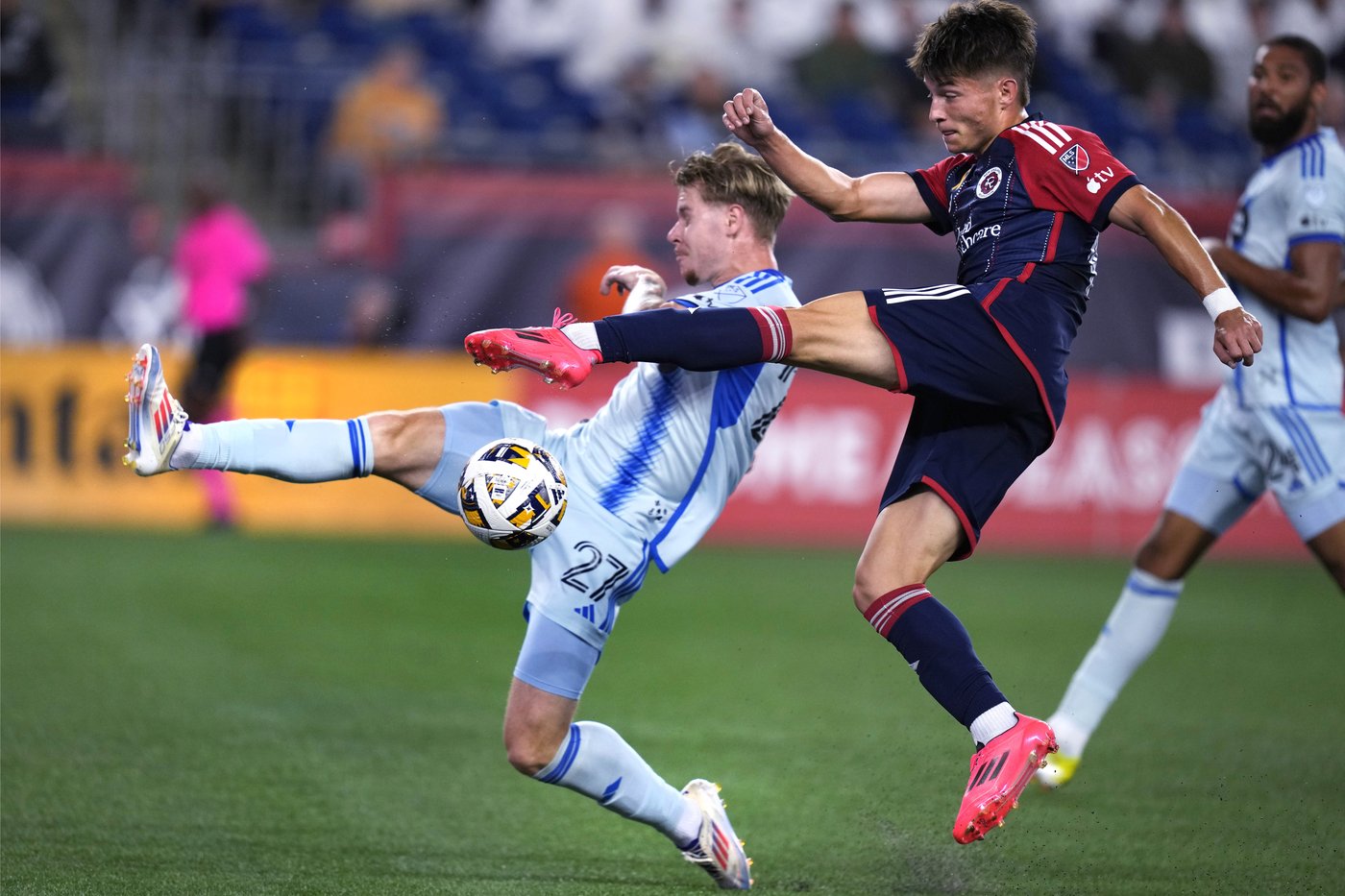 First career goals by Tom Pearce, Nathan Saliba rally Montreal to 2-2 draw with Revolution | iNFOnews.ca