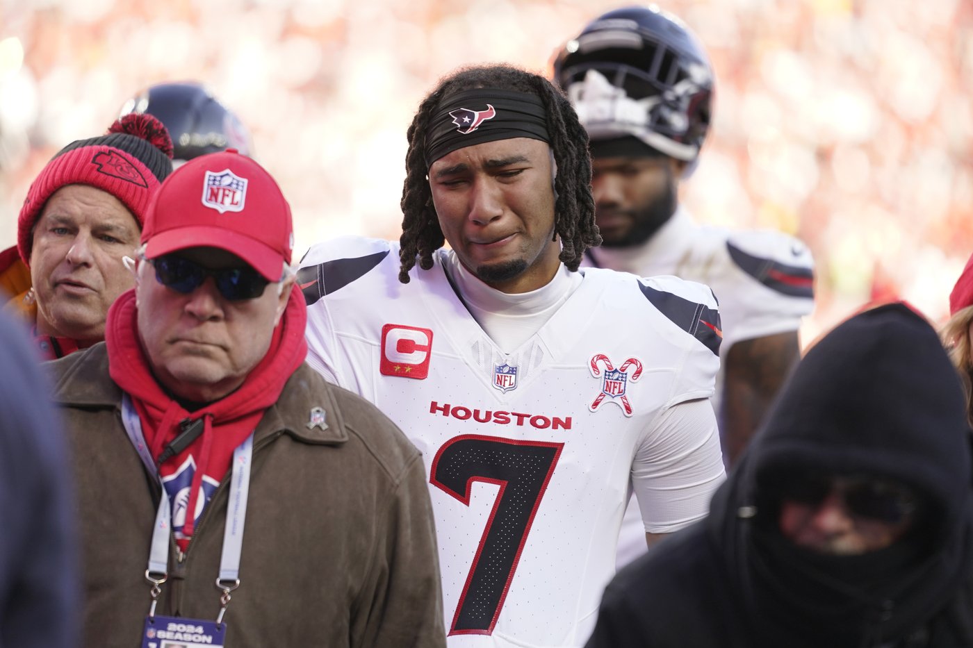 Mahomes throws for TD and runs for score as Chiefs beat Texans 27-19 to close in on No. 1 seed | iNFOnews.ca Mahomes throws for TD and runs for score as Chiefs beat Texans 27-19 to close in on No. 1 seed | iNFOnews.ca
