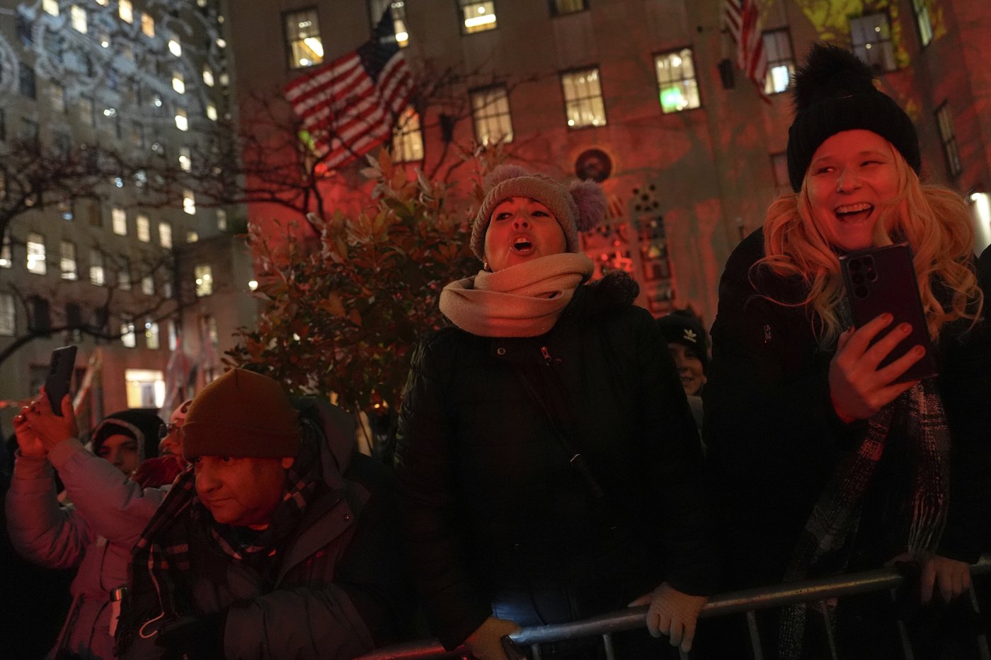 The Rockefeller Center Christmas tree lights up in New York City | iNFOnews.ca