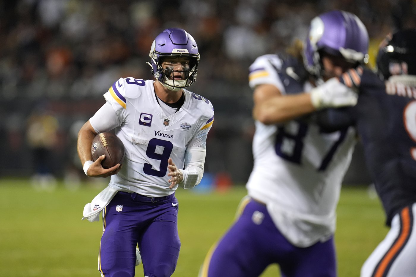 Vikings ground game gives McCarthy's debut a late and vital boost in opening victory vs. Bears | iNFOnews.ca