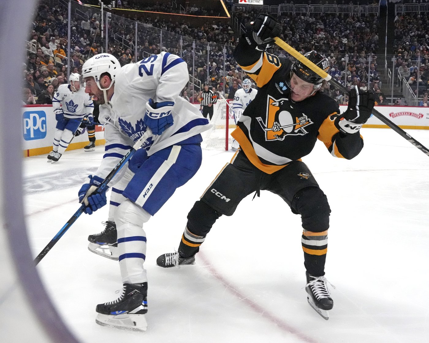 Bunting scores decisive power-play goal to power Penguins past Maple Leafs 5-2 | iNFOnews.ca Bunting scores decisive power-play goal to power Penguins past Maple Leafs 5-2 | iNFOnews.ca