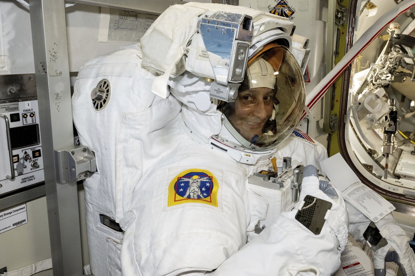 NASA's stuck astronaut steps out on a spacewalk after 7 months in orbit | iNFOnews.ca NASA's stuck astronaut steps out on a spacewalk after 7 months in orbit | iNFOnews.ca