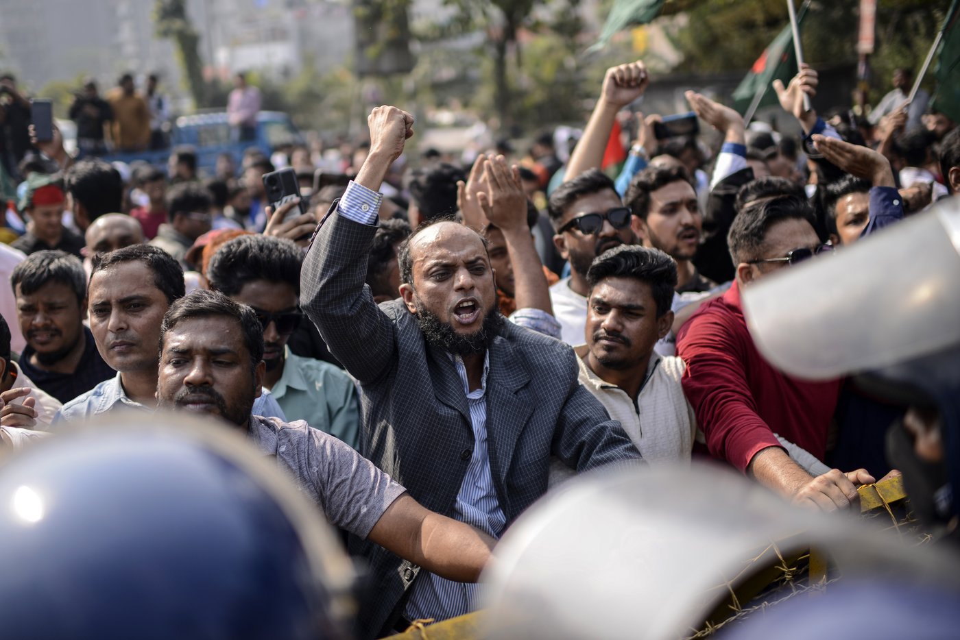 Supporters of Bangladesh Nationalist Party march in protest at attacks in India | iNFOnews.ca Supporters of Bangladesh Nationalist Party march in protest at attacks in India | iNFOnews.ca