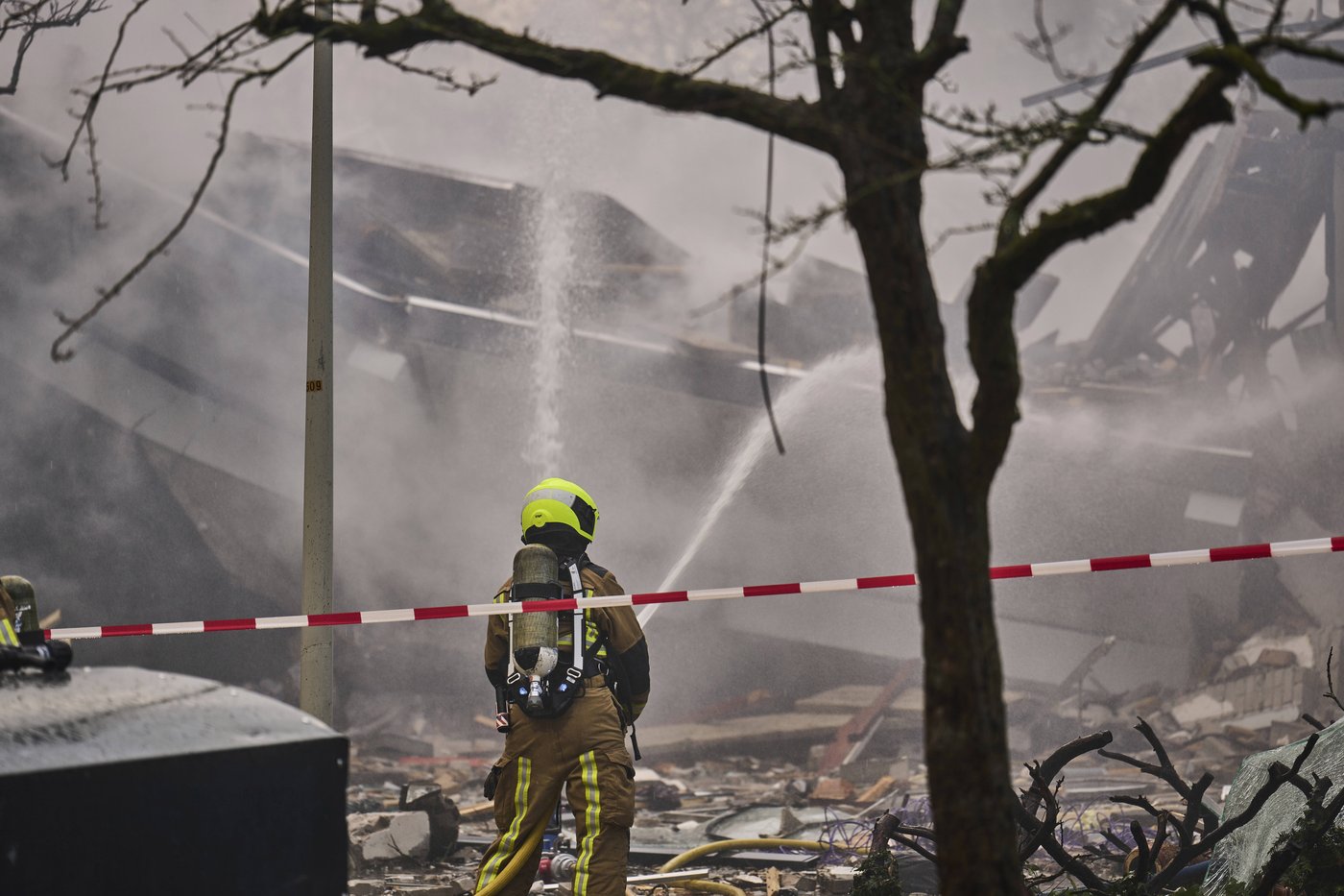 Dutch police arrest 3 with possible links to huge apartment explosion that killed 6 in The Hague | iNFOnews.ca Dutch police arrest 3 with possible links to huge apartment explosion that killed 6 in The Hague | iNFOnews.ca