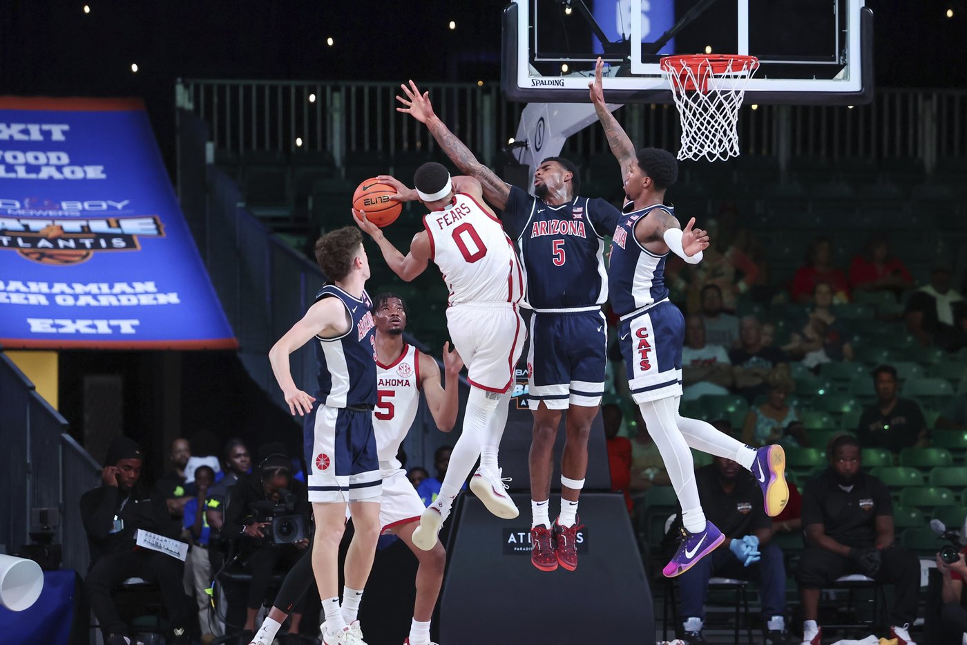 Moore and Fears combine for 50 points as Oklahoma tops No. 24 Arizona in Battle 4 Atlantis | iNFOnews.ca Moore and Fears combine for 50 points as Oklahoma tops No. 24 Arizona in Battle 4 Atlantis | iNFOnews.ca