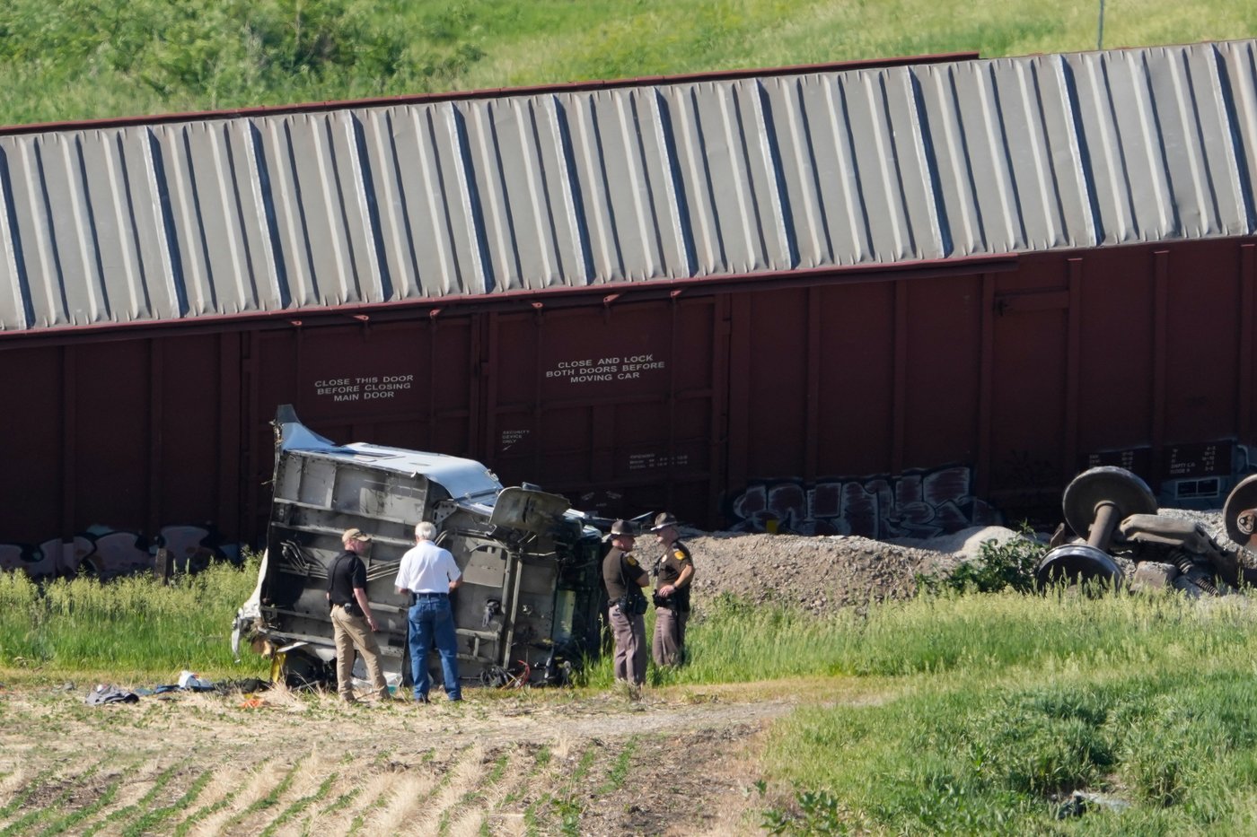 One dead and another injured after train strikes semi-truck in Iowa | iNwheels One dead and another injured after train strikes semi-truck in Iowa | iNwheels