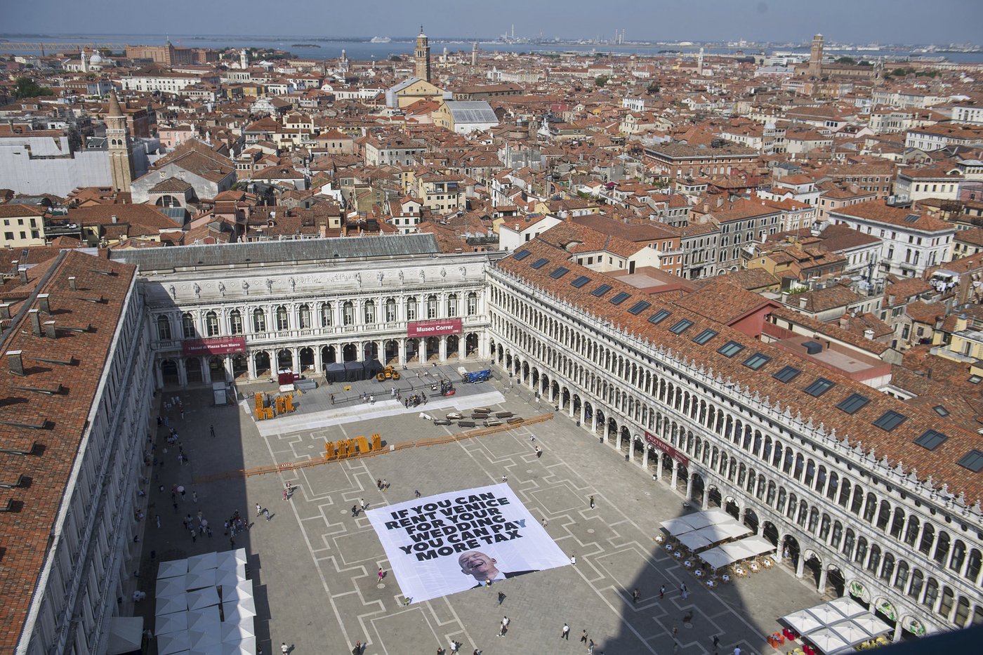 Greenpeace joins anti-Bezos protest with Venice banner complaining about billionaire tax breaks | iNFOnews.ca Greenpeace joins anti-Bezos protest with Venice banner complaining about billionaire tax breaks | iNFOnews.ca