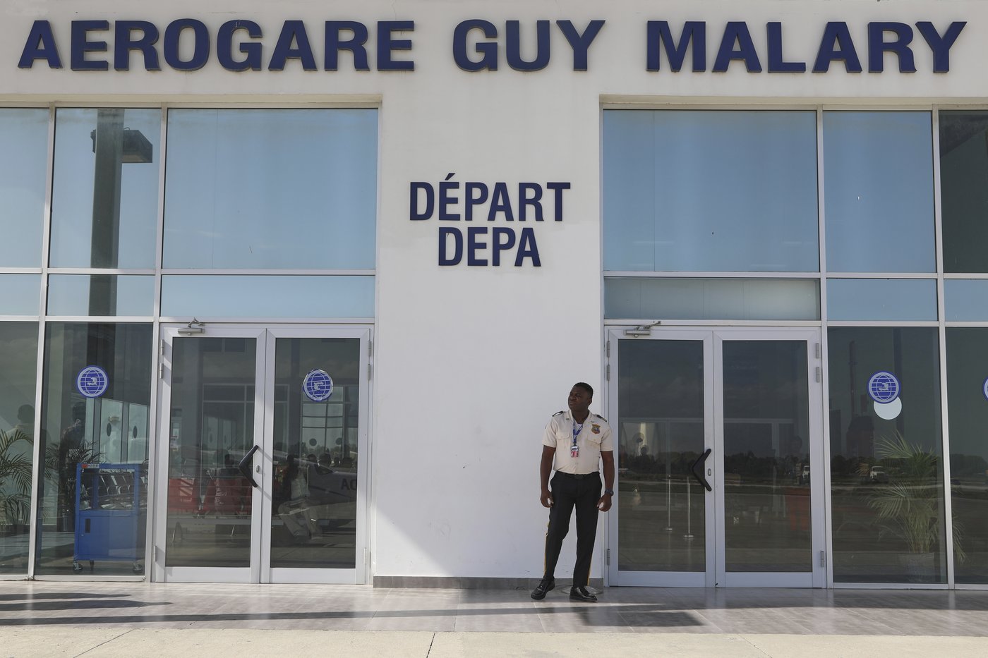 Haiti's first domestic flight takes off since gangs halted commercial air travel last year | iNFOnews.ca