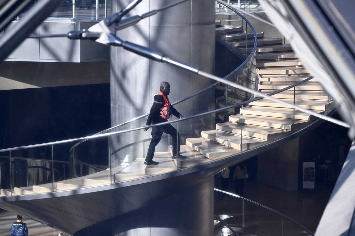 5 more arrests as Louvre jewel heist probe deepens and key details emerge | iNFOnews.ca