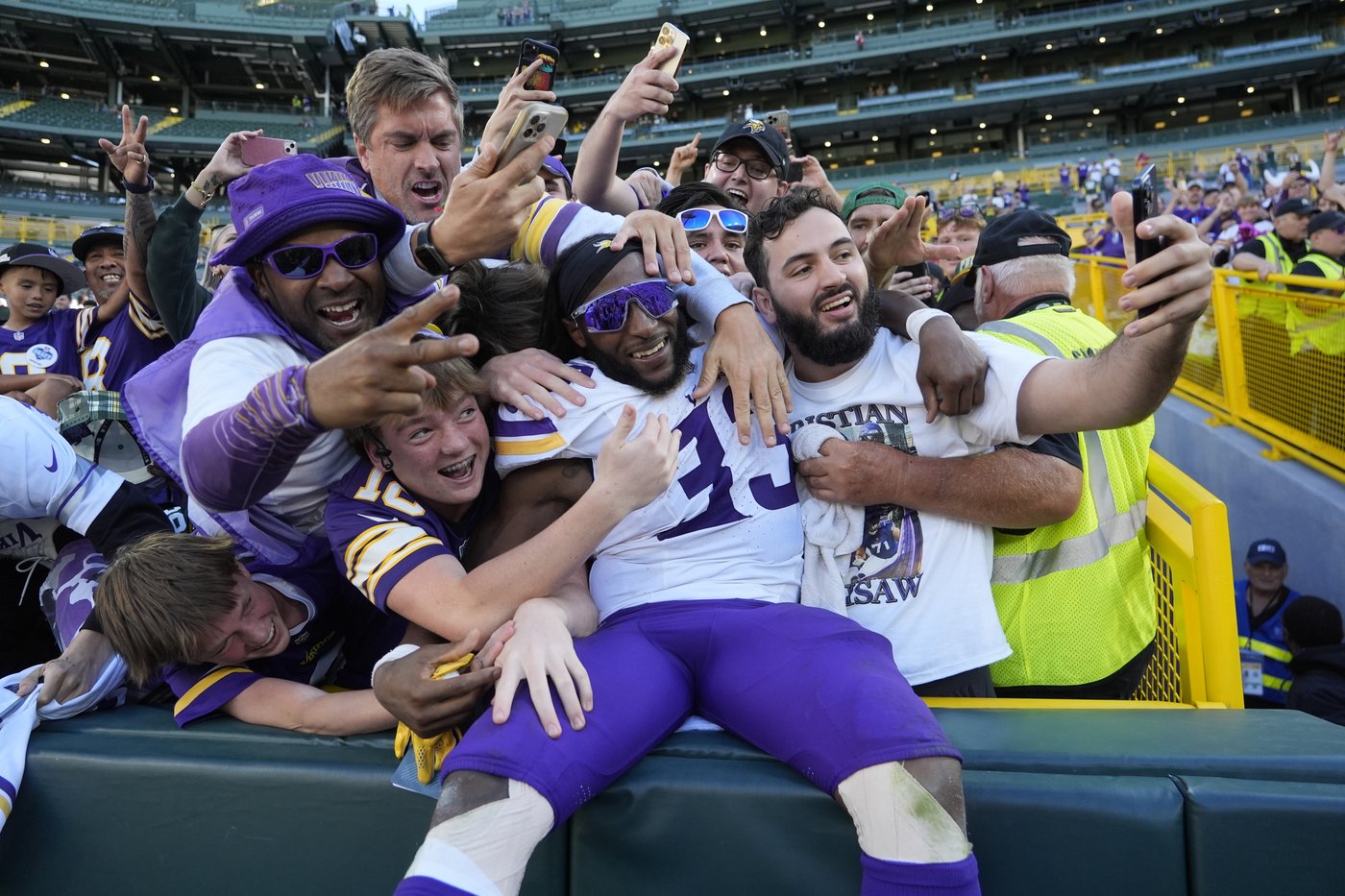 The unbeaten Vikings are embracing Aaron Jones and effectively running the ball | iNFOnews.ca The unbeaten Vikings are embracing Aaron Jones and effectively running the ball | iNFOnews.ca