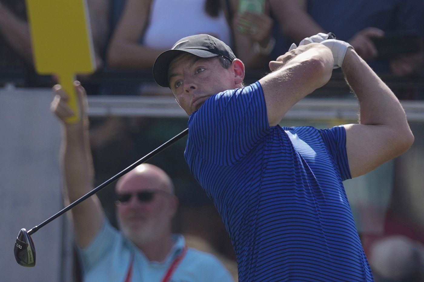McIlroy makes late error to ruin 3rd-round charge in Abu Dhabi. Waring leads by 1 | iNFOnews.ca McIlroy makes late error to ruin 3rd-round charge in Abu Dhabi. Waring leads by 1 | iNFOnews.ca