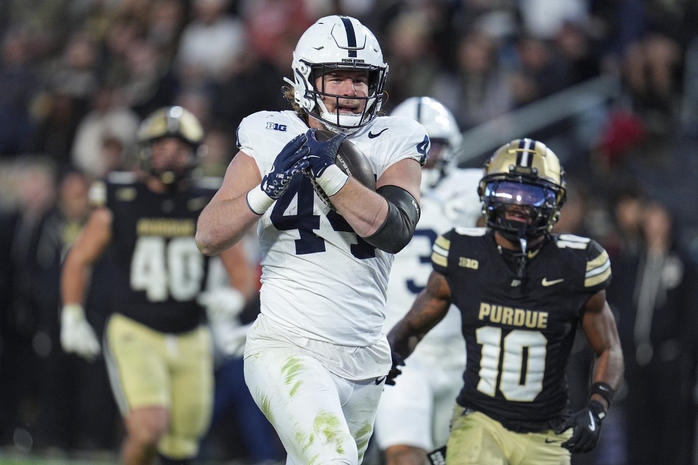 Allar leads No. 4 Penn State to 49-10 rout of Purdue | iNFOnews.ca