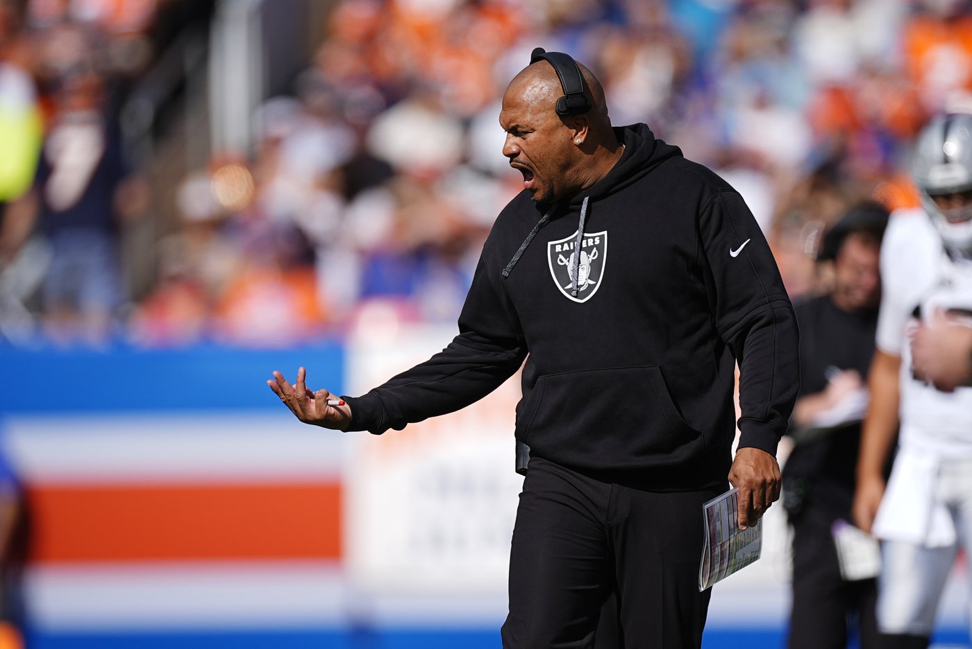 Raiders see 8-game win streak vs. Broncos end in 34-18 loss amid penalties, turnovers and drama | iNFOnews.ca Raiders see 8-game win streak vs. Broncos end in 34-18 loss amid penalties, turnovers and drama | iNFOnews.ca