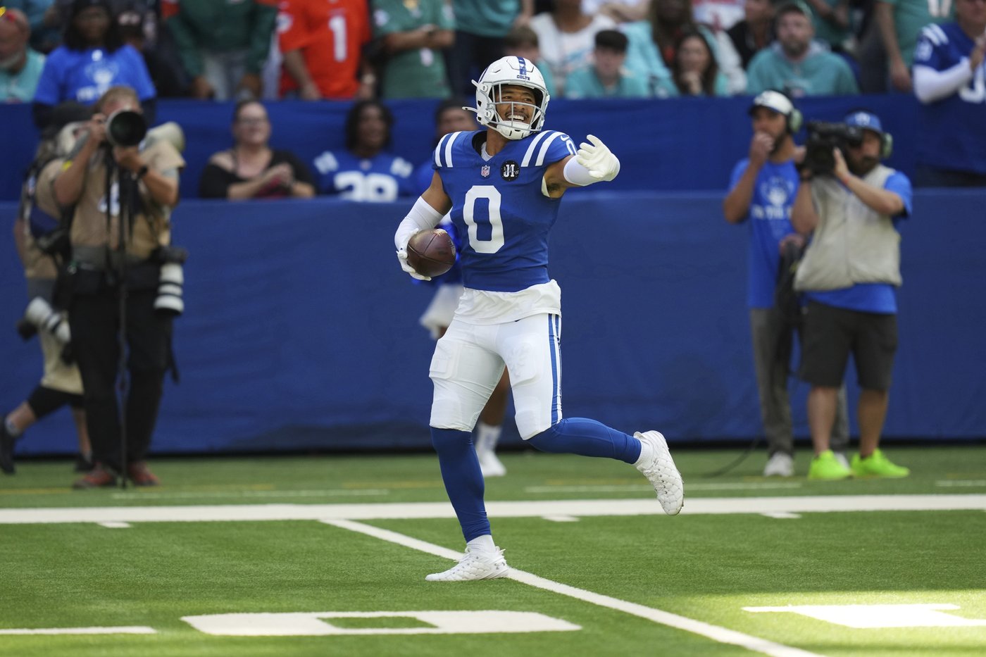 Dolphins' McDaniel and Tagovailoa hope a blowout opening loss doesn't define their season | iNFOnews.ca