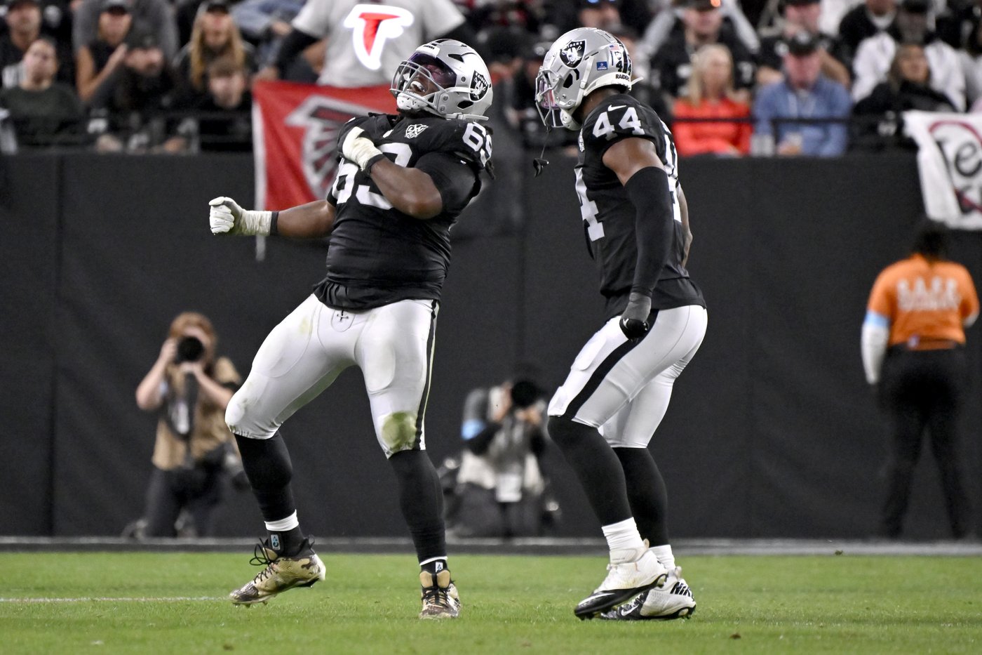 Raiders keep getting to opposing quarterbacks even without key pass rushers | iNFOnews.ca Raiders keep getting to opposing quarterbacks even without key pass rushers | iNFOnews.ca