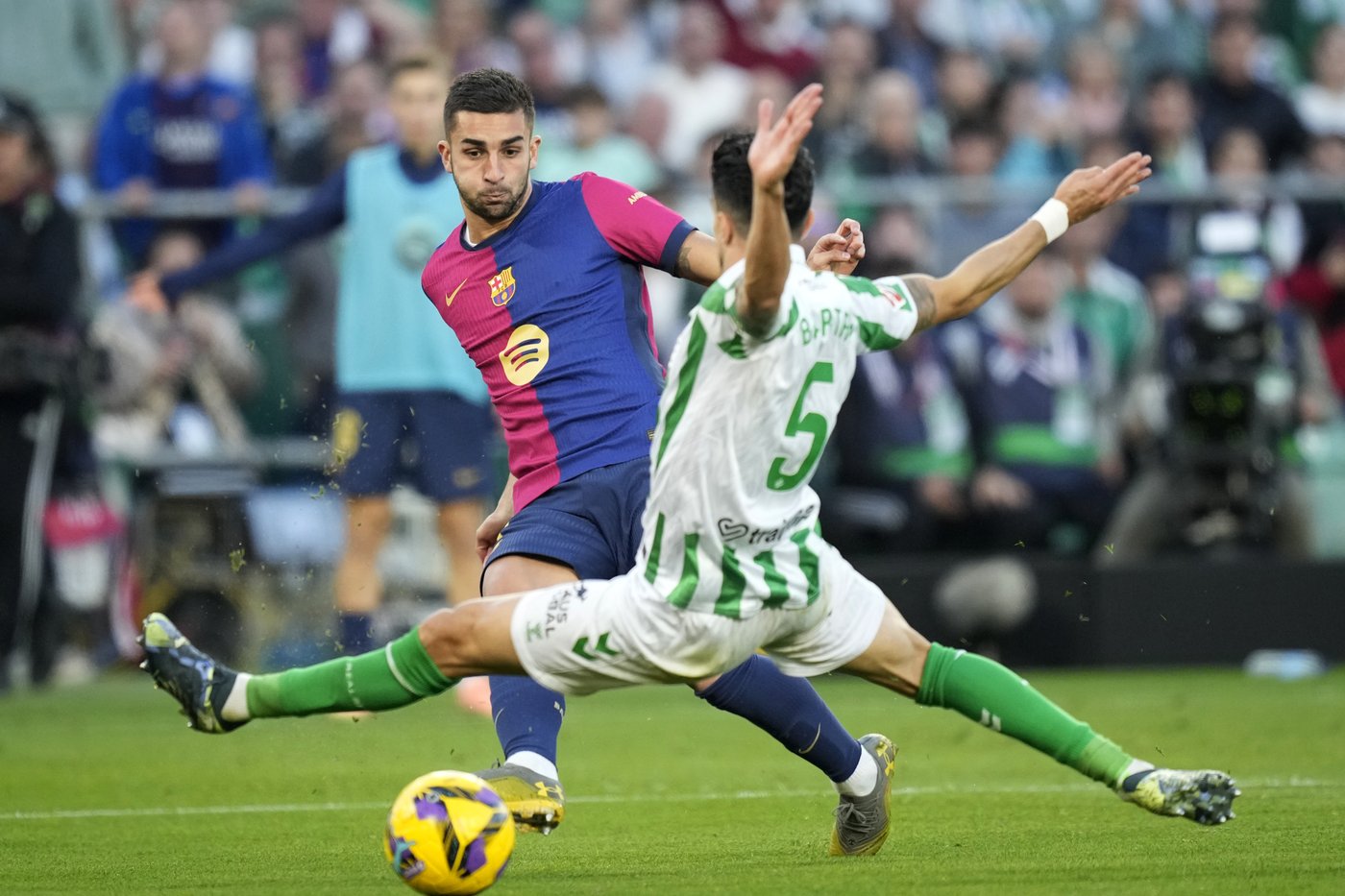 Flick sent off for protesting penalty in Barcelona draw and Real Madrid closes on leader | iNFOnews.ca Flick sent off for protesting penalty in Barcelona draw and Real Madrid closes on leader | iNFOnews.ca
